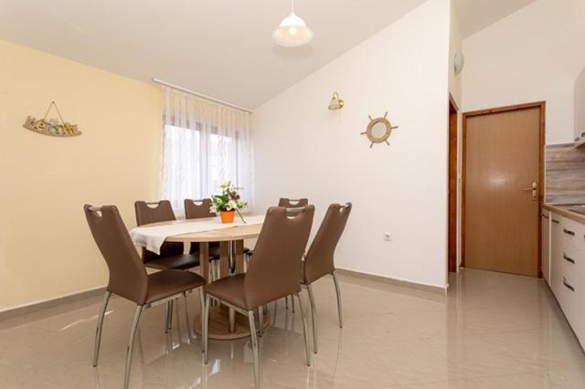 Apartments Marinko Baška Eksteriør billede