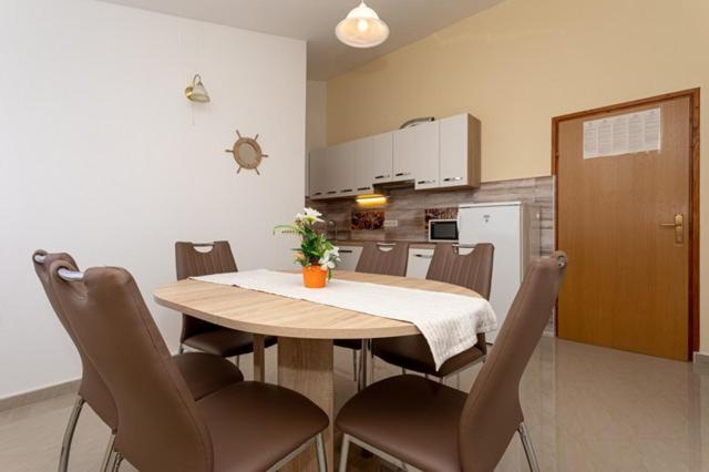 Apartments Marinko Baška Eksteriør billede