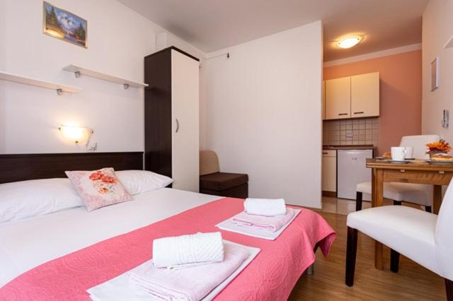 Apartments Marinko Baška Eksteriør billede